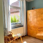Apartamento Mit 3 Sz, Direkte Innenstadtlage, Südterrasse, Parkplatz Auf Dem Eigenem Privatgrundstück, 2x E-bike Und E-autoladesäule Inklusive, Konzertkirche, Schauspielhaus, Fh, Jahnsportforum Sowie Der Tollensesee Sind Fußläufig In Ein Paar Minuten Erreic Neubrandenburg