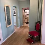 Apartamento Mit 3 Sz, Direkte Innenstadtlage, Südterrasse, Parkplatz Auf Dem Eigenem Privatgrundstück, 2x E-bike Und E-autoladesäule Inklusive, Konzertkirche, Schauspielhaus, Fh, Jahnsportforum Sowie Der Tollensesee Sind Fußläufig In Ein Paar Minuten Erreic Neubrandenburg
