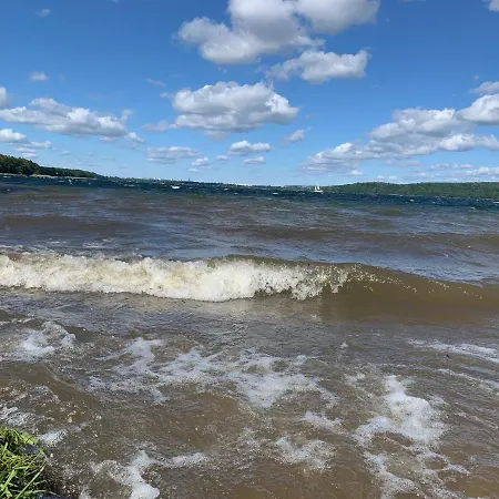 Mit 3 Sz, Direkte Innenstadtlage, Suedterrasse, Parkplatz Auf Dem Eigenem Privatgrundstueck, 2x E-bike Und E-autoladesaeule Inklusive, Konzertkirche, Schauspielhaus, Fh, Jahnsportforum Sowie Der Tollensesee Sind Fusslaeufig In Ein Paar Minuten E Apartman Neubrandenburg