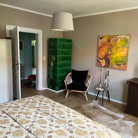 Apartman Mit 3 Sz, Direkte Innenstadtlage, Suedterrasse, Parkplatz Auf Dem Eigenem Privatgrundstueck, 2x E-bike Und E-autoladesaeule Inklusive, Konzertkirche, Schauspielhaus, Fh, Jahnsportforum Sowie Der Tollensesee Sind Fusslaeufig In Ein Paar Minuten E Neubrandenburg