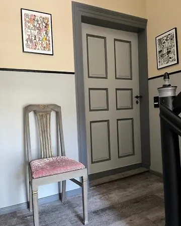 Διαμέρισμα Mit 3 Sz, Direkte Innenstadtlage, Suedterrasse, Parkplatz Auf Dem Eigenem Privatgrundstueck, 2x E-bike Und E-autoladesaeule Inklusive, Konzertkirche, Schauspielhaus, Fh, Jahnsportforum Sowie Der Tollensesee Sind Fusslaeufig In Ein Paar Minuten E Neubrandenburg