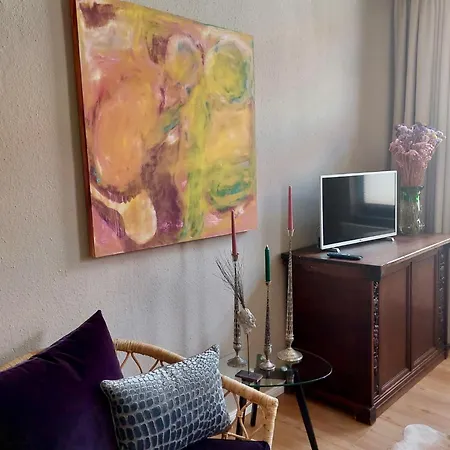 Mit 3 Sz, Direkte Innenstadtlage, Suedterrasse, Parkplatz Auf Dem Eigenem Privatgrundstueck, 2x E-bike Und E-autoladesaeule Inklusive, Konzertkirche, Schauspielhaus, Fh, Jahnsportforum Sowie Der Tollensesee Sind Fusslaeufig In Ein Paar Minuten E Neubrandenburg