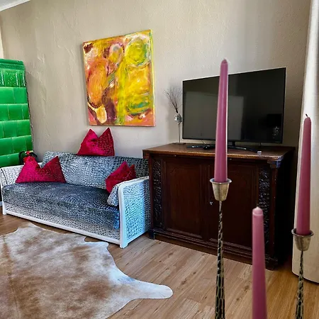 Apartmán Mit 3 Sz, Direkte Innenstadtlage, Suedterrasse, Parkplatz Auf Dem Eigenem Privatgrundstueck, 2x E-bike Und E-autoladesaeule Inklusive, Konzertkirche, Schauspielhaus, Fh, Jahnsportforum Sowie Der Tollensesee Sind Fusslaeufig In Ein Paar Minuten E Neubrandenburg